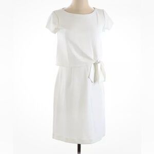 Pretty white Cremieux dress with tie at waist size small knee length